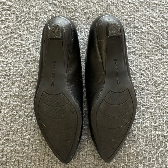 BANDOLINO Black leather kitten heel flats.  Size 6M - Picture 5 of 11